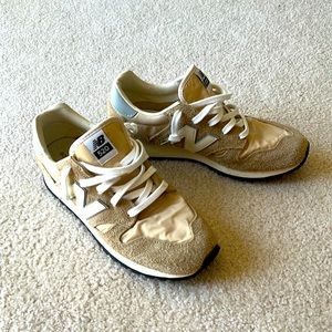 New Balance 520 Mens Shoe Size 9 Tan